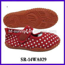 Nuevos zapatos con estilo del color de la aguamarina de la manera calzado que camina del agua de la playa calzan los zapatos de la aqua